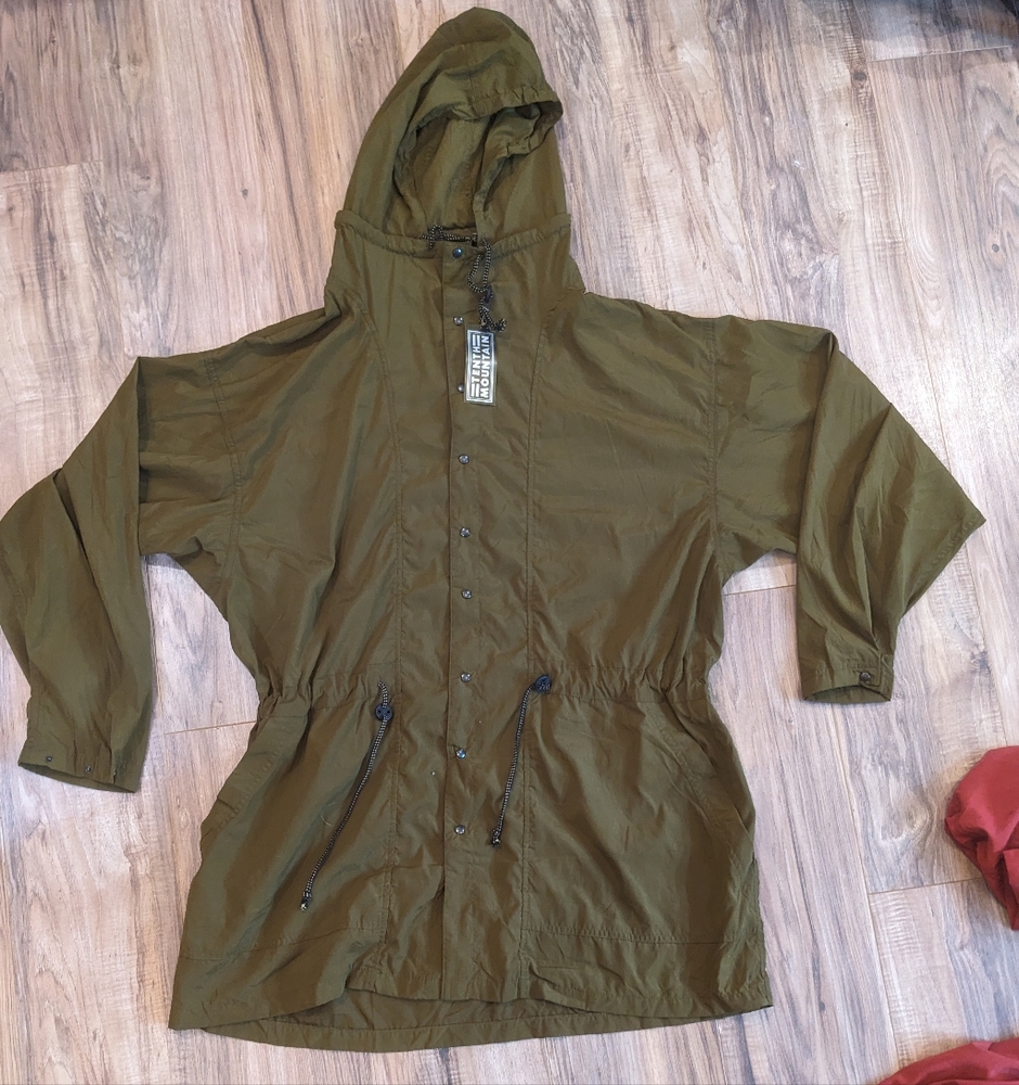 Tenth Mountain wind breaker